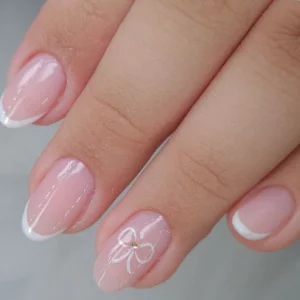 Manicura rusa tradicional con decoración