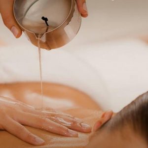 Masaje con velas aromáticas